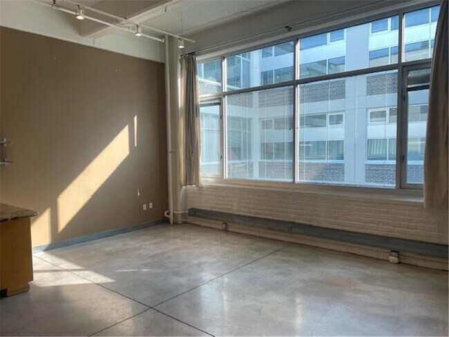 Building Photo - 700 N Washington Ave