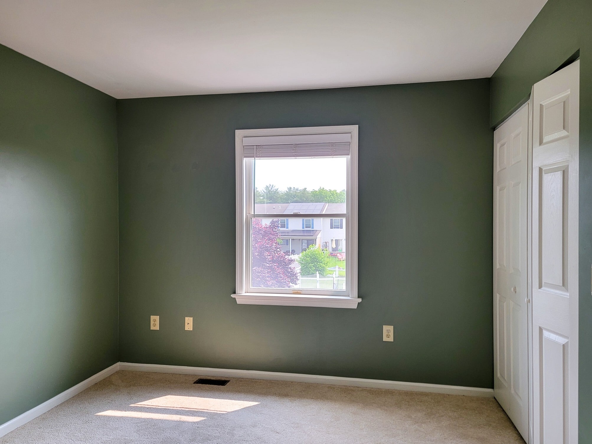 Building Photo - 390 Acorn Cir