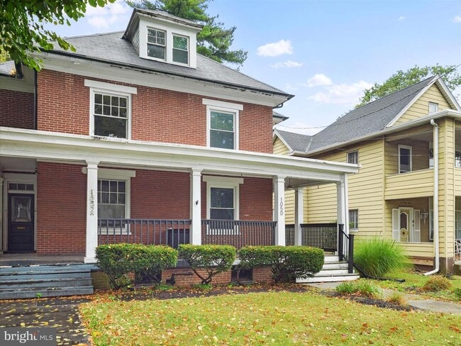 Primary Photo - 1050 Edgar Ave