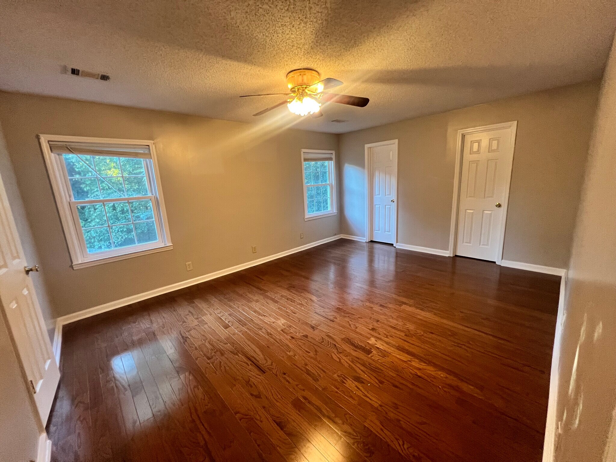 Building Photo - 333 Chapman Rd