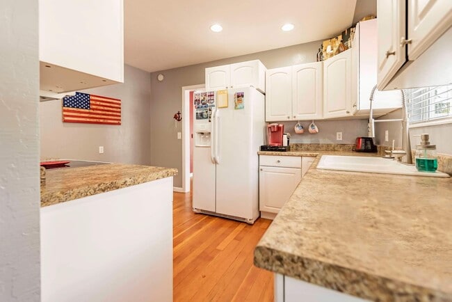 Building Photo - 3-Bedroom Bremerton Classic close to PSNS and Ferries