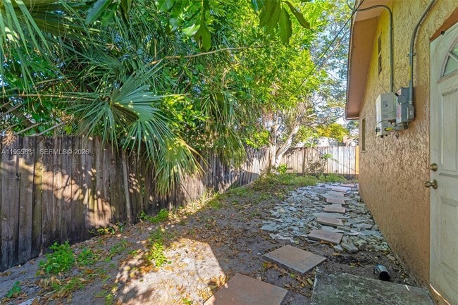 Building Photo - 2921 NW 6th Ct