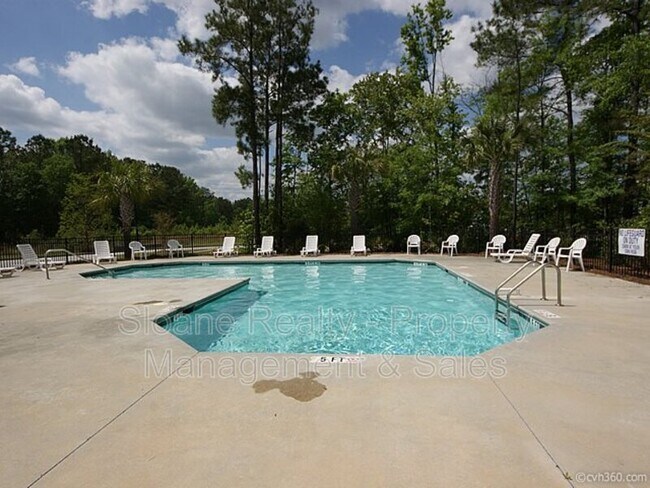 Building Photo - 557 Truman Dr