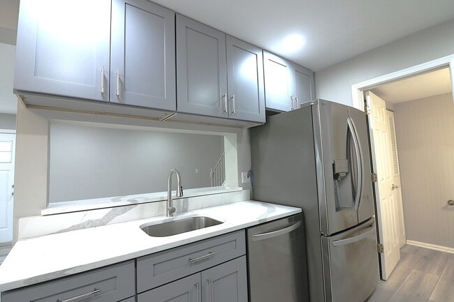 Building Photo - 360 Farmingdale Cir