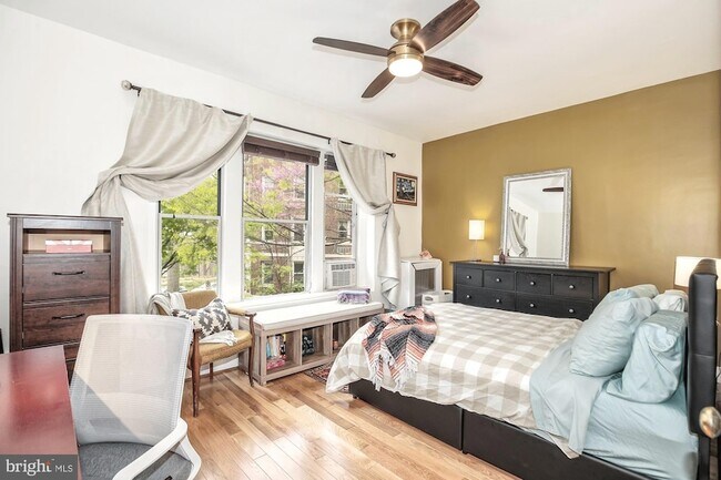 Building Photo - 1820 Clydesdale Pl NW