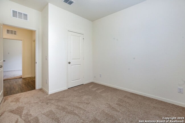 Building Photo - Modern Move-In Ready Home Near Lackland AFB | Pool, Park & Prime Location!