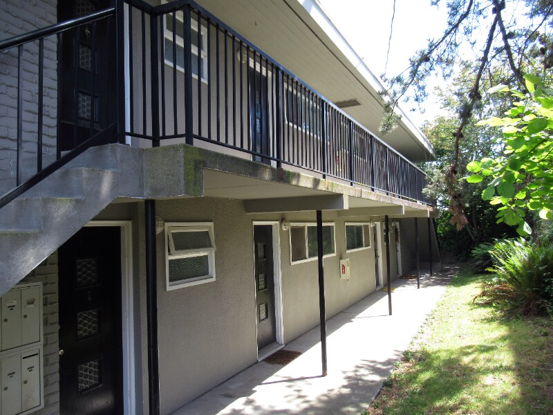 Building Photo - 2349 W Newton St