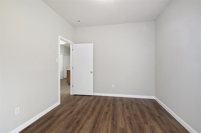 Building Photo - 2300 S Bagdad Rd