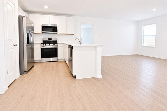Building Photo - 397 Keefer