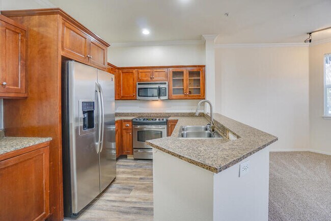 Building Photo - BEAUTIFUL CONDO ON THE COLUMBIA RIVER