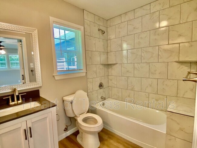 Building Photo - 3600 Maple Ave