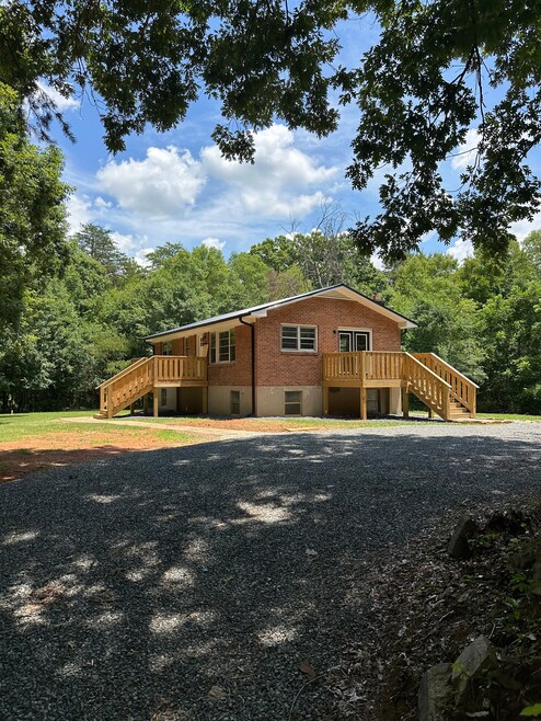 Building Photo - 160 Oak Crest Rd