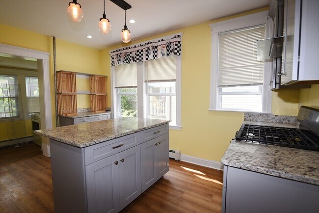 Primary Photo - 218 Wachusett St