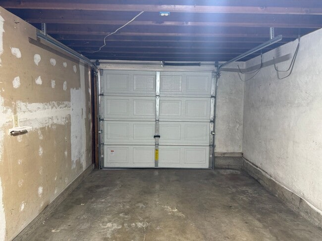 Building Photo - Fully updated 2 bed 1 bath single story duplex in a great location!