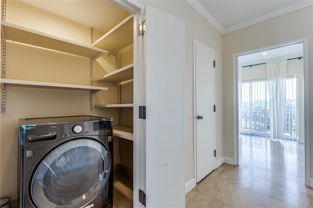 Building Photo - 6211 W Northwest Hwy