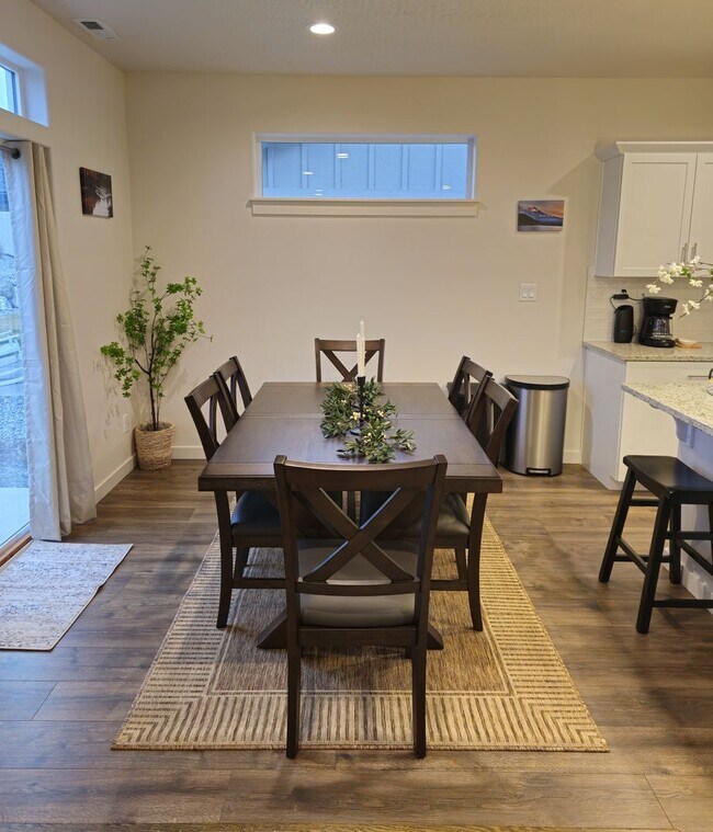 Building Photo - Beautiful Home in Post Falls