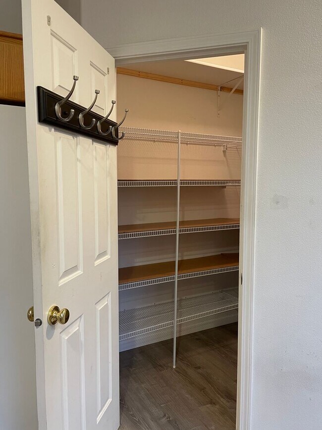 Building Photo - ***HALF MONTH RENT FREE***FANTASTIC 4 Bed 2.5 Bath Home in Salmon Creek! HUGE side yard and back ...