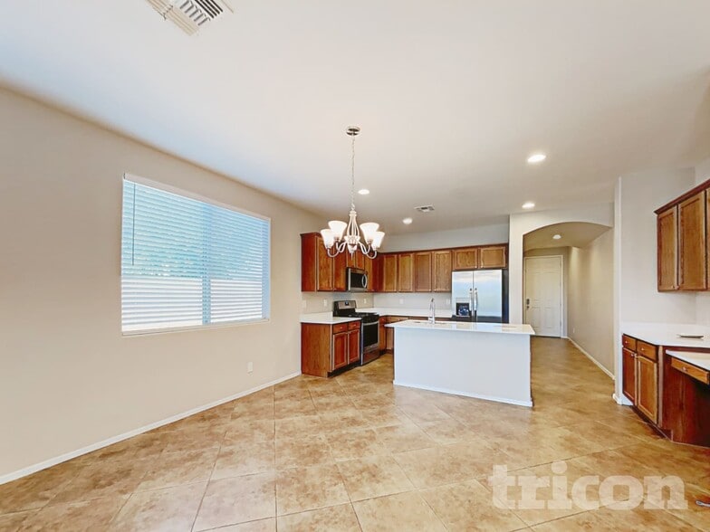 Building Photo - 18253 W Eva St