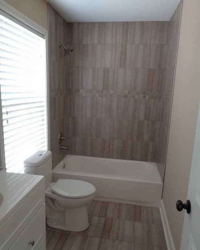 Building Photo - 3 Bed/ 2.5 Bath