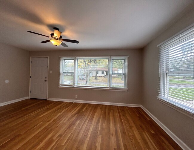 Building Photo - 1337 Odessa Dr