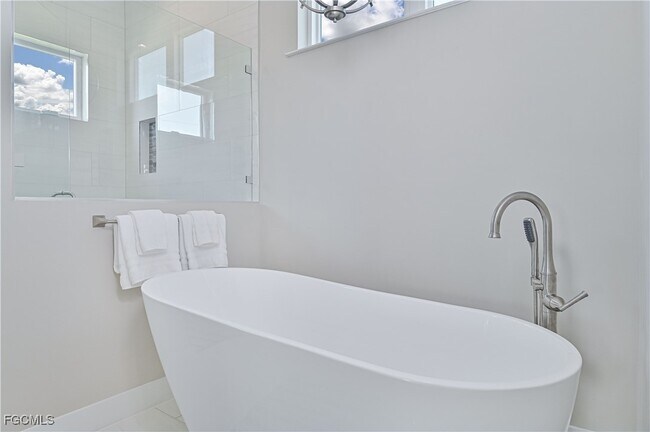 Building Photo - 27570 Tarpon Way