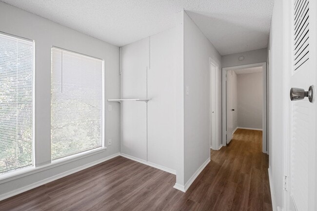 Building Photo - Spacious 3BR Far West Duplex with Loft & Private Deck