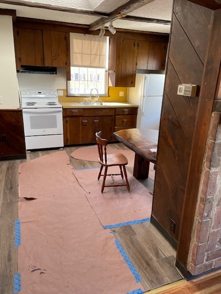 Building Photo - 10.5 Bentley St