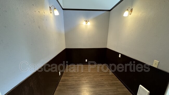 Building Photo - 1555 Fircrest Ct SE