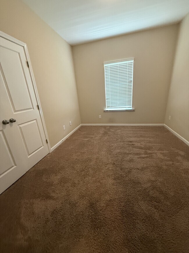Building Photo - 222 Skyway Dr