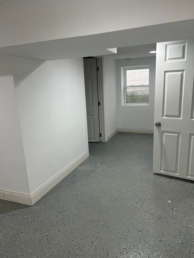 Building Photo - 10642 S Calhoun Ave