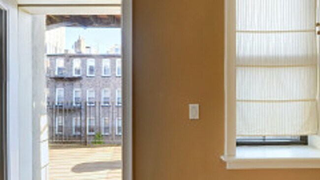 Building Photo - Renovated Bay Village  2 Bed on Cortes Street for June 1st