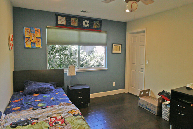 Building Photo - 4754 San Tropico Ct