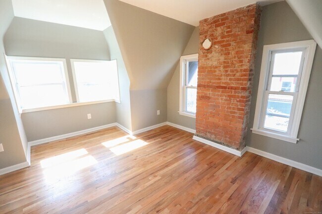 Building Photo - 313 Humphrey St