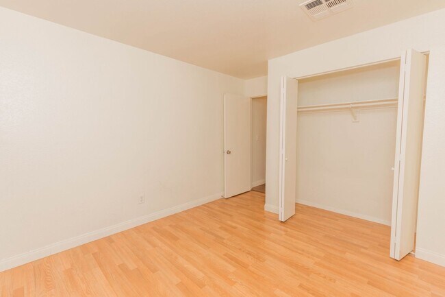 Building Photo - - Available 2 Bedroom Downstairs Condo at ...