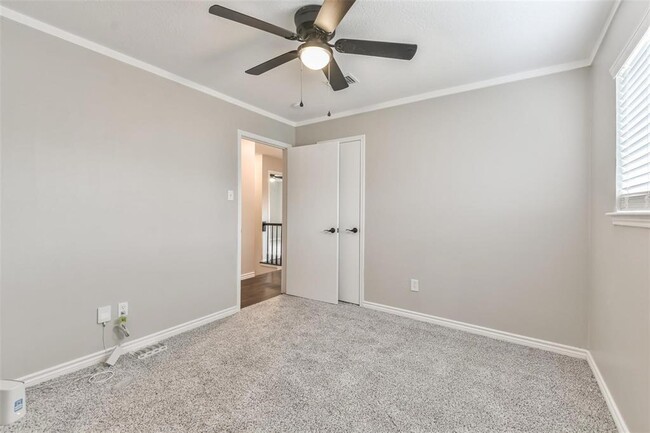 Building Photo - 7003 Huntbrook Dr