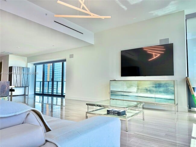 Building Photo - 1451 Brickell Ave