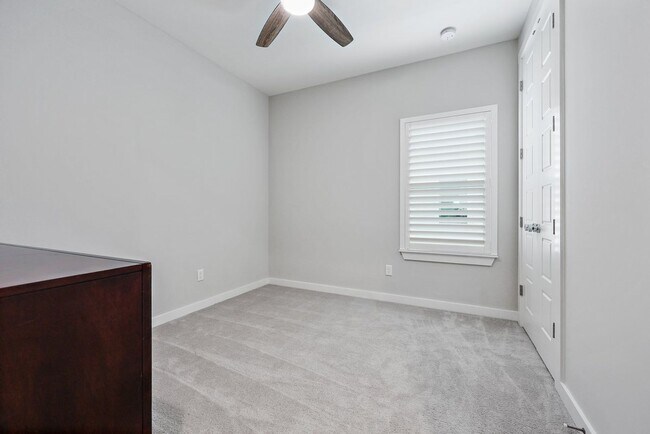 Building Photo - Gorgeous Jax Beach Townhouse for Rent - 4 Bedroms!