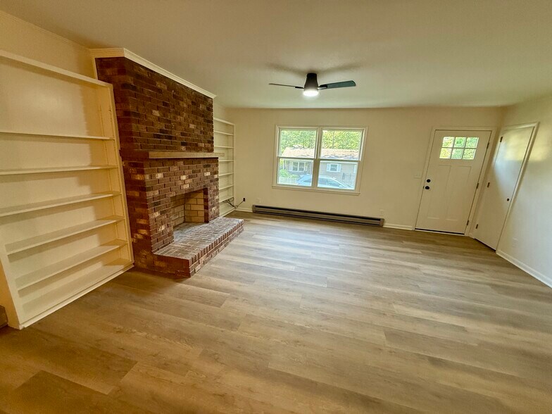 Building Photo - 130 Maple Dr