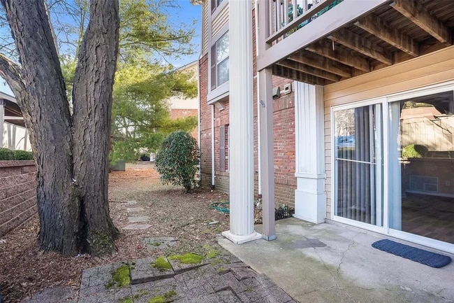 Building Photo - 700 Ridgeside Dr