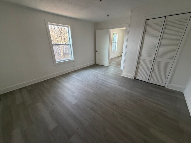 Building Photo - 202 Woodward St NE