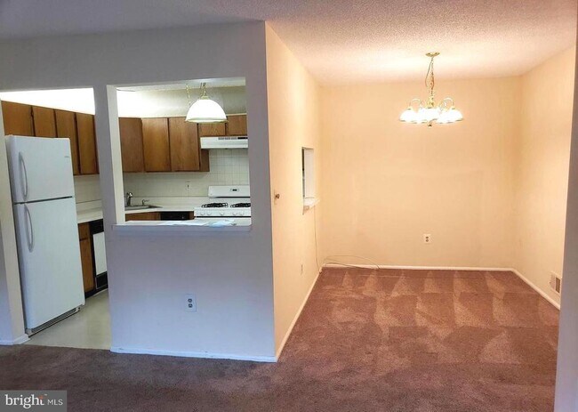 Building Photo - 8 Joyner Ct