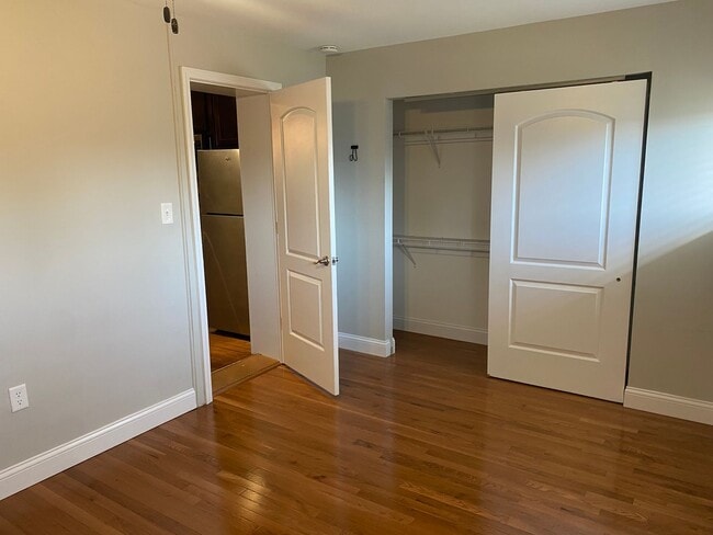 Building Photo - Renovated Home in the Grove for Rent!