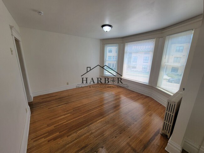 Building Photo - 711 1st Dr NW