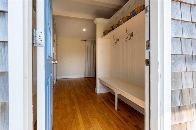 Building Photo - 48 Pleasant St