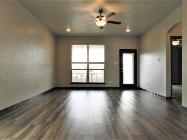 Building Photo - 3405 Addison St