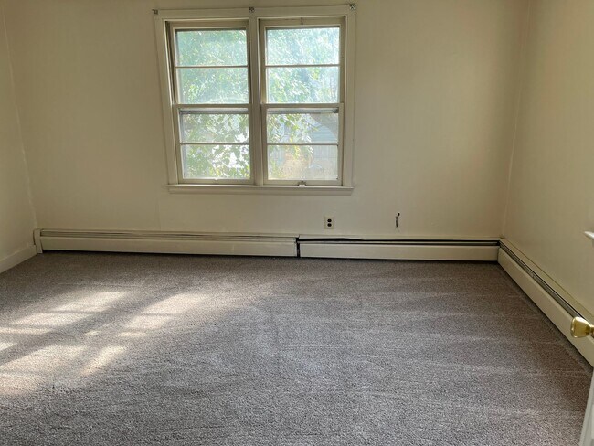 Building Photo - 127 &amp; 127 1/2 N Penn St