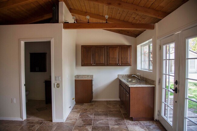 Building Photo - PROMOTIONAL - Tenant Signed Lease for 7/1/26 - Have the rest of June for free!!!!