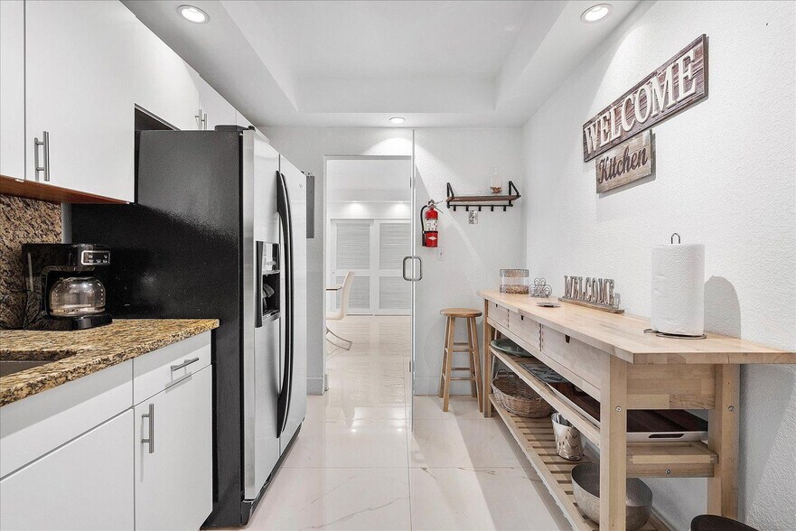 Building Photo - 4001 S Ocean Dr