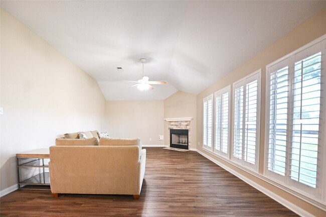 Building Photo - 203 Colony Creek Dr