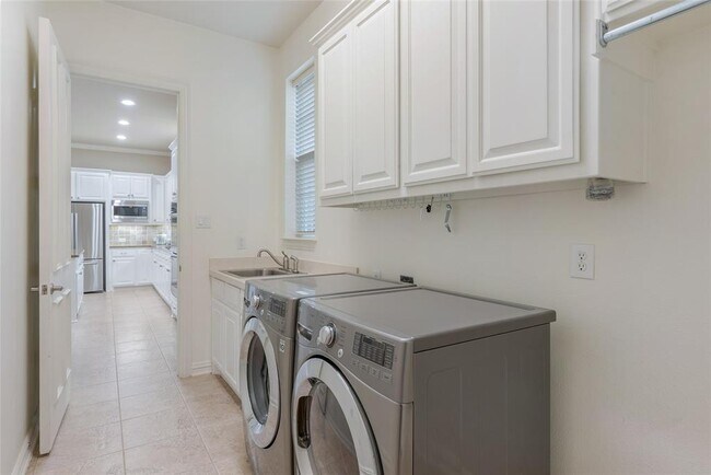 Building Photo - 5327 Elm Spring Ln